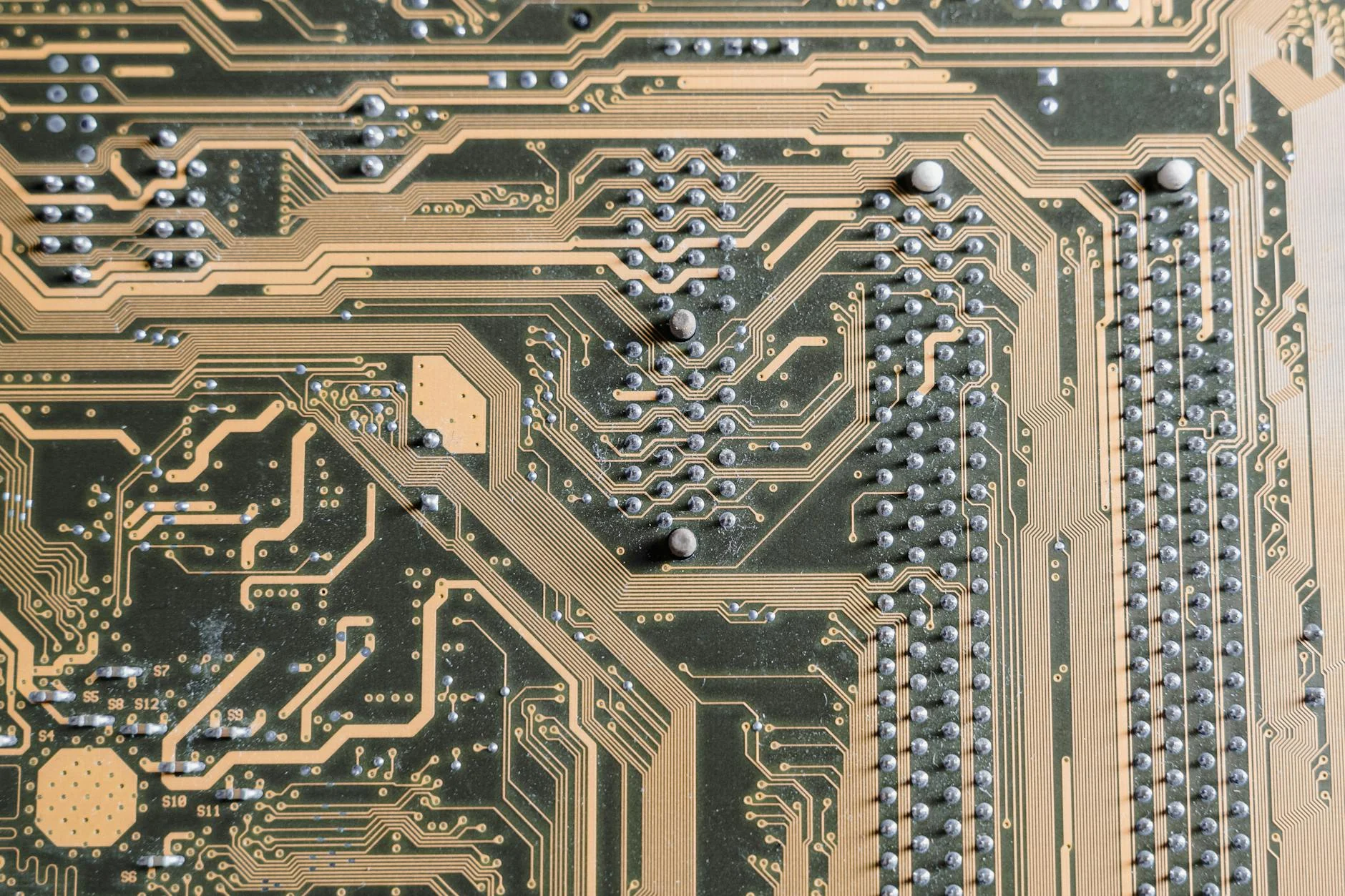 Hardware Failures? Components Broken? illustrative graphic